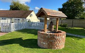 Fairfeilds Cottage Frog Trotters Bottom